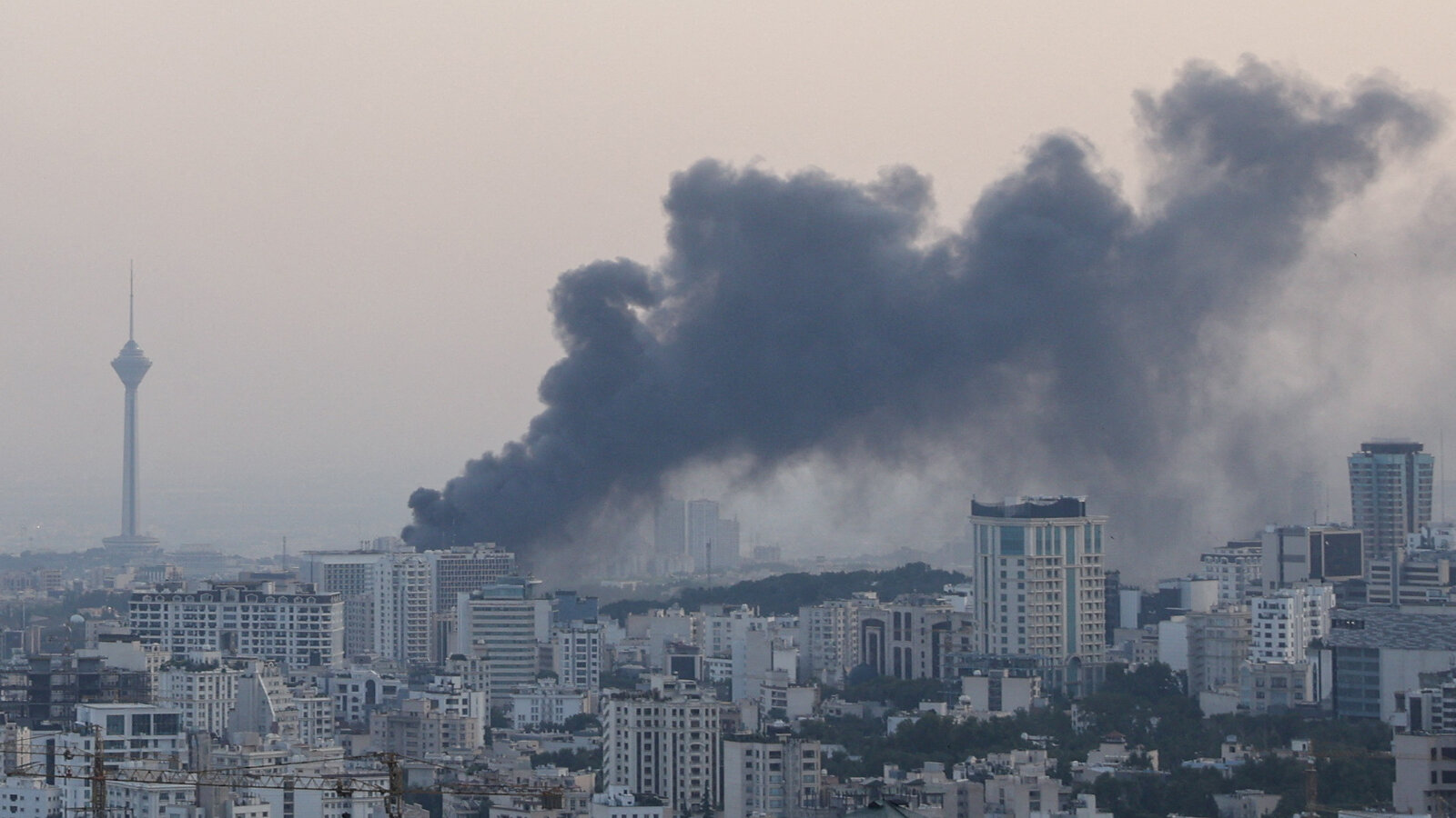 China critica el bloqueo estadounidense de puertos iraníes, llamándolo irresponsable y peligroso
